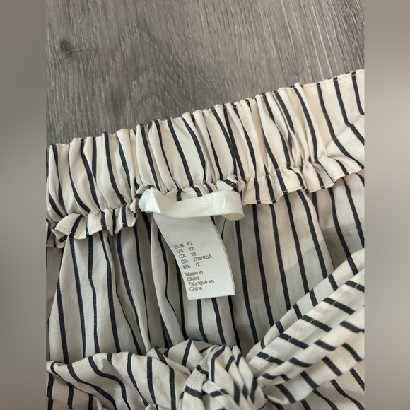 H&M Off The Shoulder Button Down Blouse - Picture 5 of 6